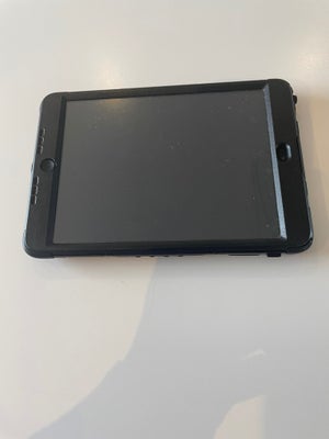 iPad mini, sort, iPad mini - 1 gen. 
Med beskyttelses cover. 

Mål: 21 x 14,5 cm

Oplader medfølger 