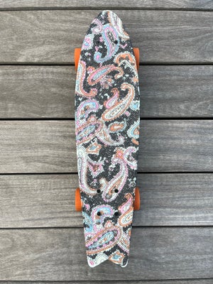 Skateboard, GLOBE, Penny board 
- unikt design
- brugt 1 gang
- købt i London 
- 59mm united by fate