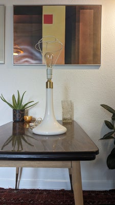 Skrivebordslampe, Le Klint, Le Klint model 363
Perfect condition as seen in the pictures

42cm high
