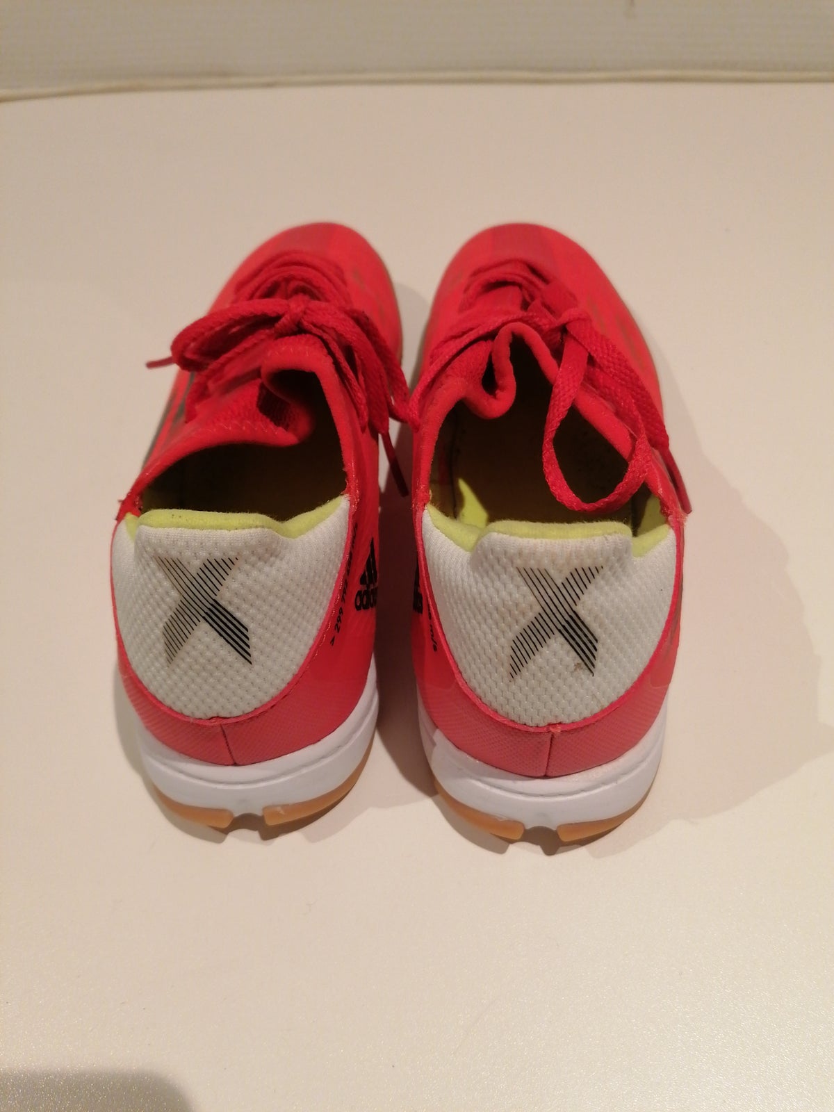 Indendørs sko, Røde, Adidas