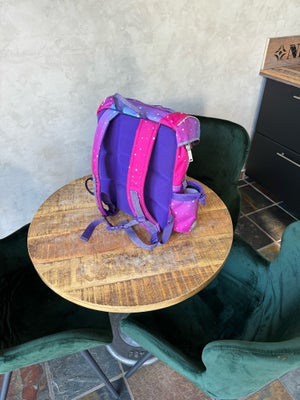 Skoletaske, Jeva, Fin skoletaske med rum til madpakke og et rum til penalhus samt stort rum til bøge
