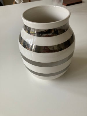 Vase, Vase, Kähler, Fin Kähler jubilæumsvase med striber i sølv i perfekt stand. Har kun stået til p