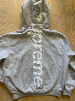 Hættetrøje, Suprême , str. S,  Grå,  Næsten som ny, Yderst sjælden Supreme hoodie sælges.
Suprême hæ