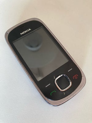 Nokia 7230, God, Jeg sælger denne Nokia retro push up telefon, model 7230 i sort. Generelt i super f