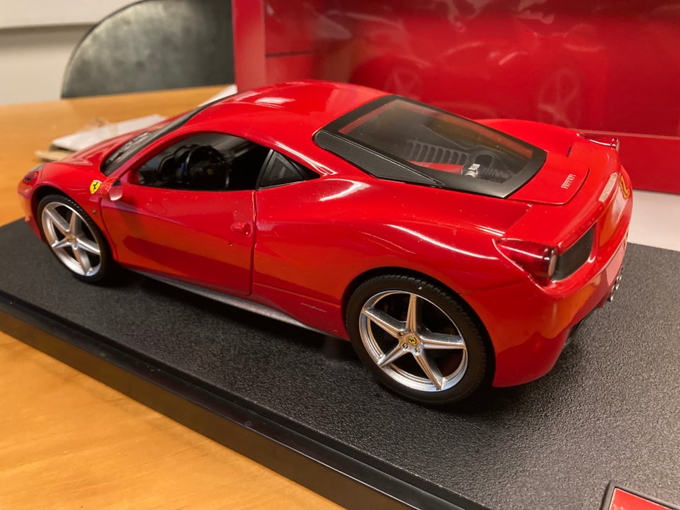 Modelbil, Ferrari 458 1/18, skala 1:18
