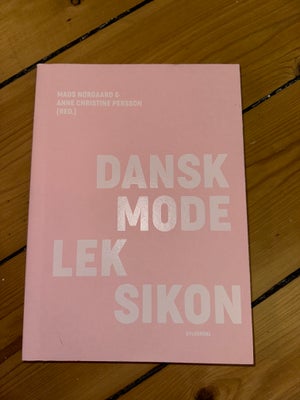 Dansk Modeleksikon, Mads Nørgaard og Anne Christine Persson, emne: mode, Brugsspor 


Dansk Modeleks