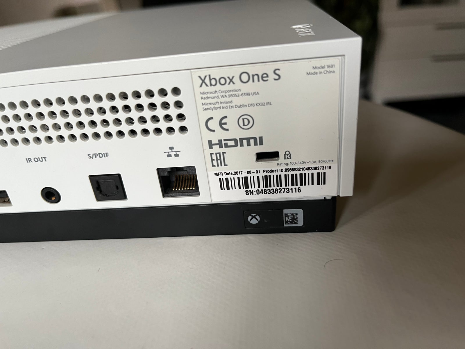 Xbox One S, 500GB + Spil