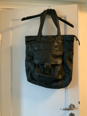 Skuldertaske, Lækker sort skindtaske, som vil passe til både rejsetaske, skoletaske og computertaske