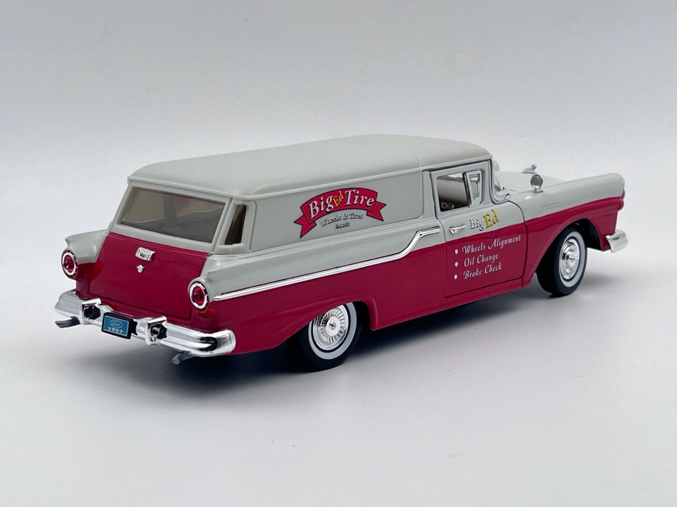 Modelbil, 1957 Ford Courier Sedan Delivery Van, skala 1:18