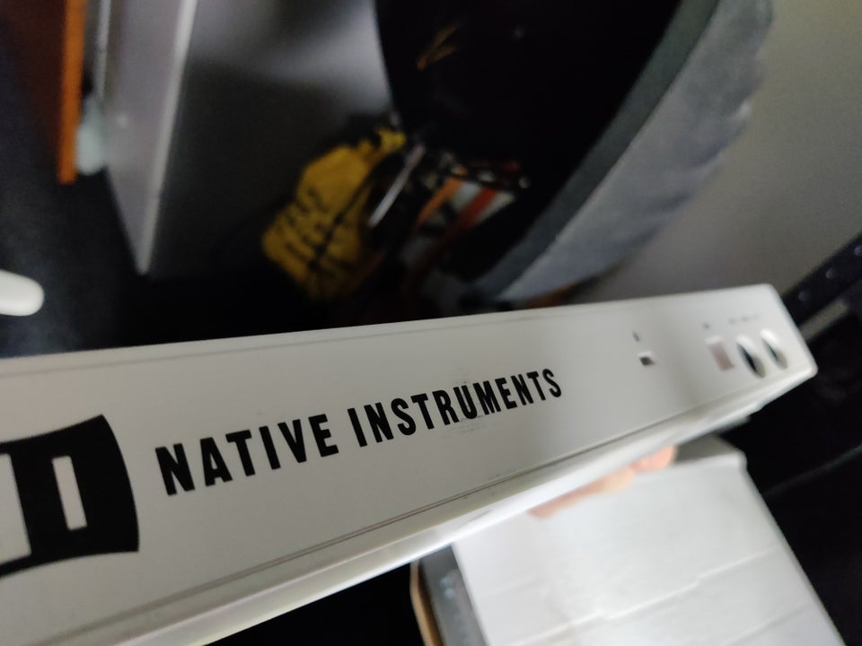 Sampler, Native instruments Maschine mkii white