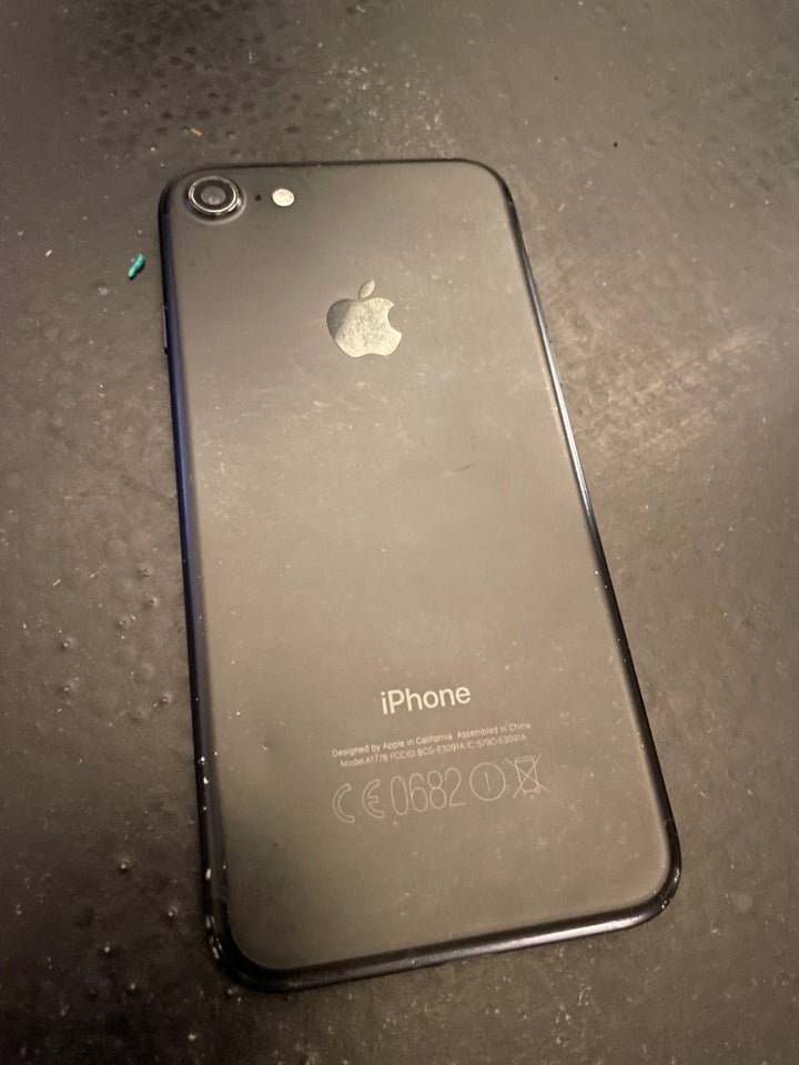 iPhone 7, 128 GB, sort