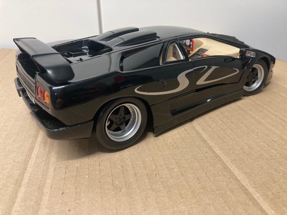 Modelbil, Lamborghini Diablo 1/18, skala 1:18