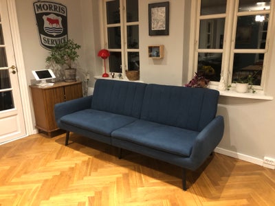 Sofa, stof, 3 pers. , Jysk, En komfortabel blå sofa, ryglænet folder ned og møblet transformeres til