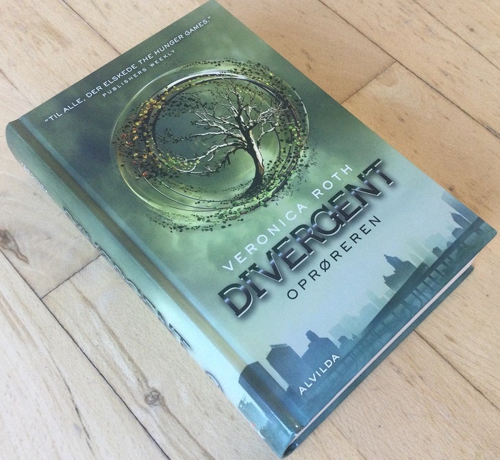 Divergent 1-2, Veronica Roth, genre: science fiction