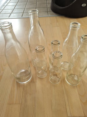Flasker, Mælkeflasker, 7 mælke/fløde flasker i 3 forskellige størrelser sælges samlet for 50,-