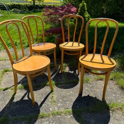 Spisebordsstol, Formbøjet træ, Radomsko, 4 smukke gamle wienerstole i formbøjet lyst træ. 

Også per