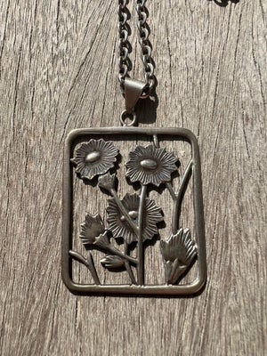 Halskæde, sølv, Chr. Veilskov, Halskæde og vedhæng med blomstermotiv. Sølv 830s Chr. V - Chr. Veilsk