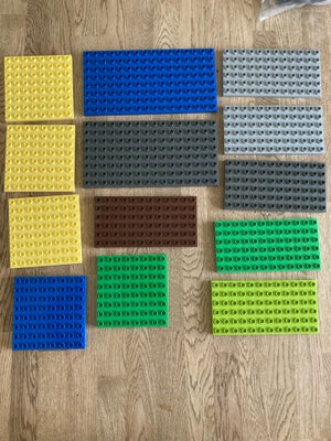 Lego Duplo, Plader, se beskrivelse og pris, Plader (kvadratiske) 8x8 knopper 20kr pr stk. 
Plader 8x