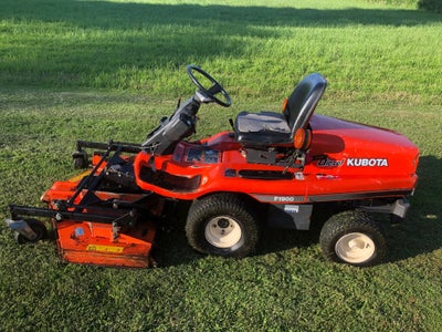 Havetraktor, Kubota, 18  hk, F1900 diesel have traktor. 
130cm klippebord. 
Starter og kører godt. 