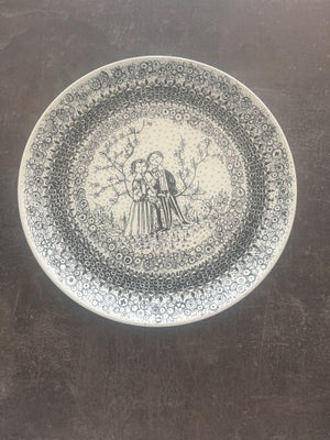 Keramik, Fad/stor tallerken, Bjørn Wiiinblad, Nymølle keramik, De 4 årstider - Forår 3052 - 1277
Mål