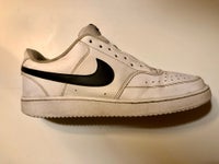 Sneakers, Nike Vision Court, str. 43