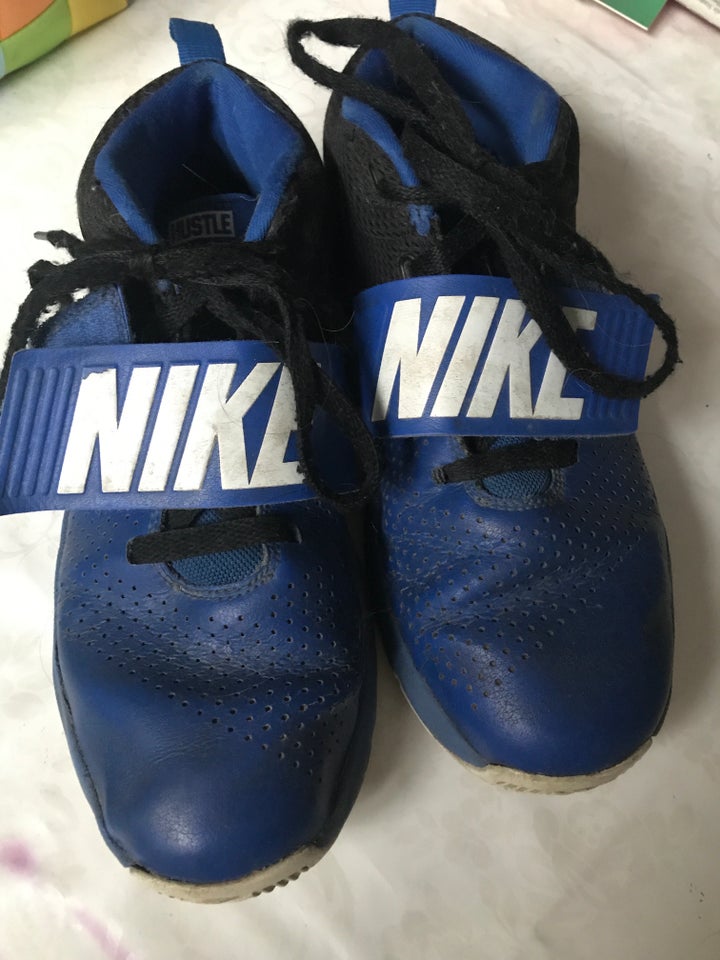 Sneakers, str. 38, Nike Hustler