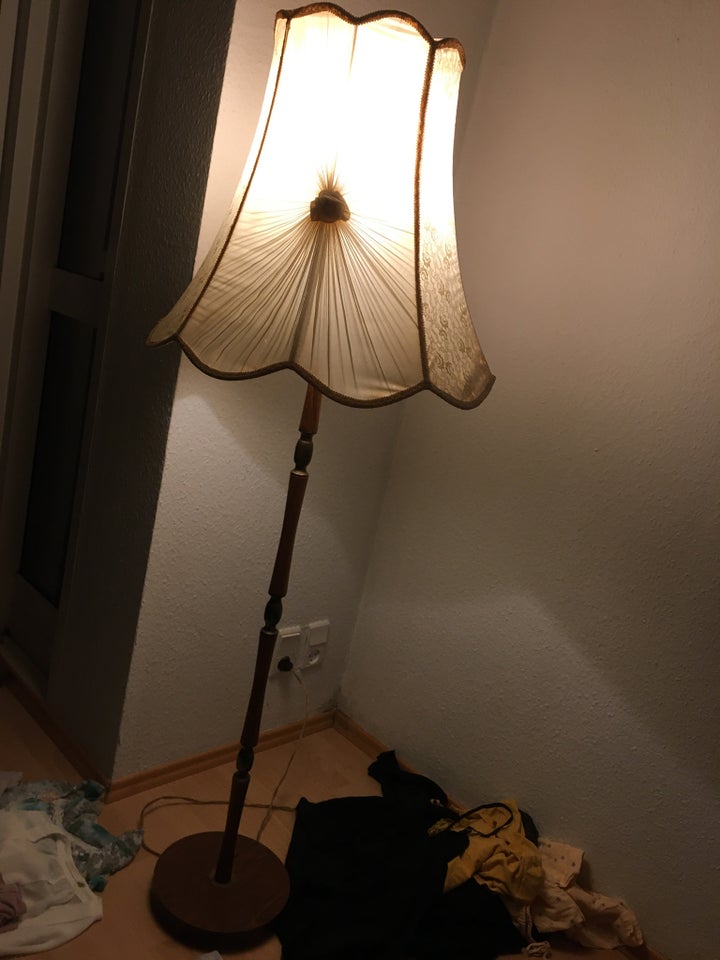 Standerlampe, Flot gammel gulvlampe
