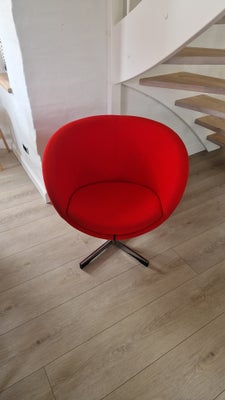 Loungestol, stof, Fora Form Planet, Flot rød loungestol sælges. 
Det er en drejestol, som både kan v