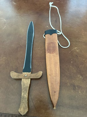Våben, Træ sværd med skede i læder, Fra vikingemarkedet, Træsværd med skede i ægte læder og prægning