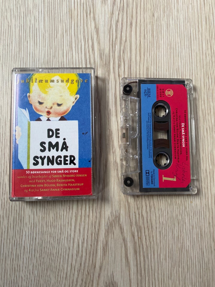 Bånd, De Små Synger, De Små Synger