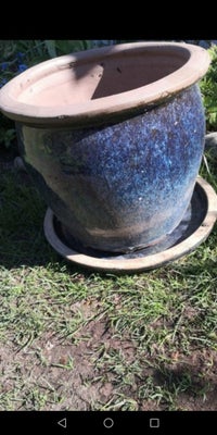 Stor keramik krukke med underskål Ca 38x34, Flot stand mørkeblå keramik krukke med underskål til ude