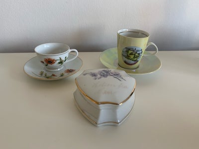 Porcelæn, Kopper og skrin, Forskelligt porcelæn.

Kop/underkop, med guldkant og blomst (kop-diameter