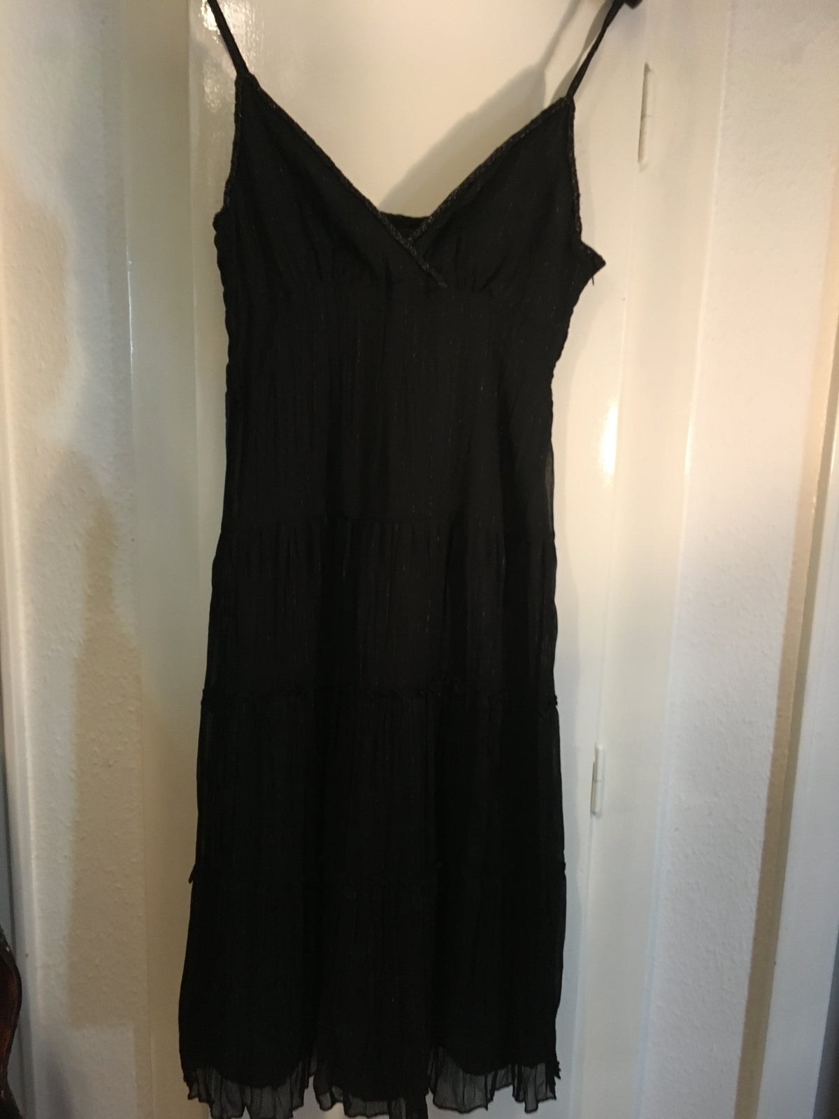kjole, H&M - lang kjole med stropper og str. L – dba.dk – Køb Salg af Nyt og Brugt