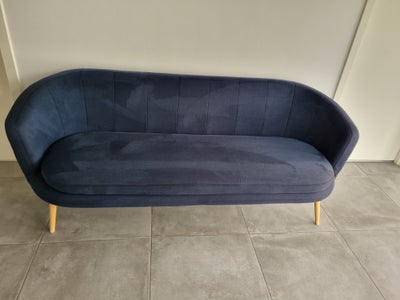 Sofa, polyester, 3 pers. , Gistrup, 1 år gammel sofa fra Jysk, model Gistrup.
3-personers sofa i sto