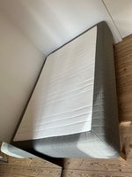 140 cm bred seng fra IKEA (SKOTTERUD)