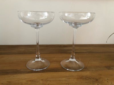 Glas, Champagne skål., Holmegaard., Design Per Lutken.
Sælges:  Pris 200 kr. stykket.