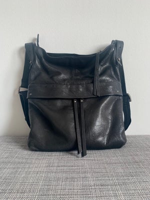 Crossbody, Adax, læder, Lækker sort lædertaske / crossbody / skuldertaske fra Maanii by Adax.

Rum f