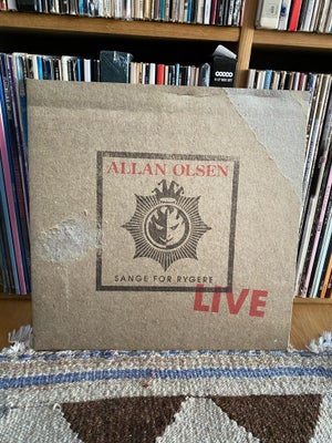 LP, Allan Olsen, Sange for Rygere, Folk, Standen er NM/NM

Kan sendes.

Fast pris.