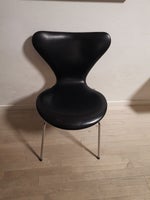 Arne Jacobsen, 3107, Stol