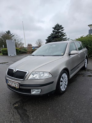 Skoda Octavia, 2,0 TDi Elegance Combi, Diesel, 2008, km 330000, champagnemetal, træk, klimaanlæg, ai