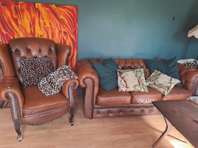 Sofagruppe, læder, anden størrelse , Chesterfield, 3 personers med lænestol og fodskammel sælges sam