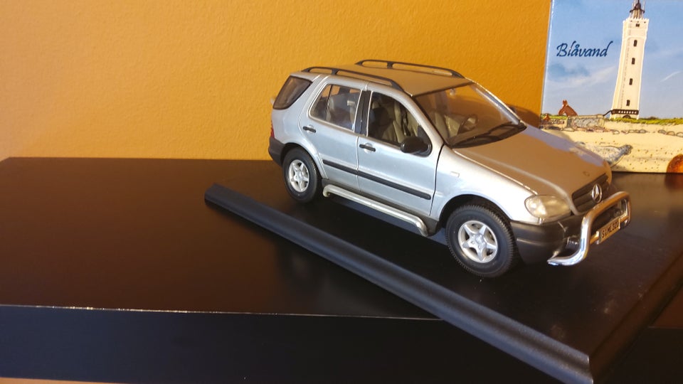 Modelbil, Mercedes Benz, skala 1/18