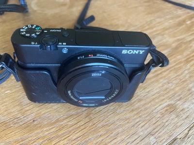 Sony, RX100 3, 20 megapixels, Perfekt, Et meget lille kamera, der tager fantastiske billeder.
Kommer