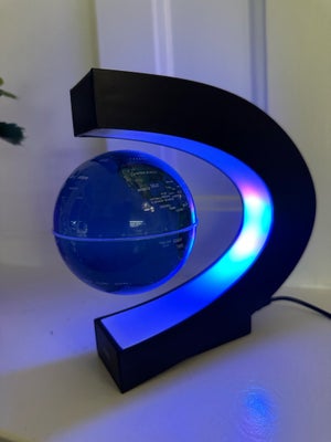 Levitating Globe, MM, Super gaveidé til den der har alt. Svævende globus. Har kun været pakket op. N