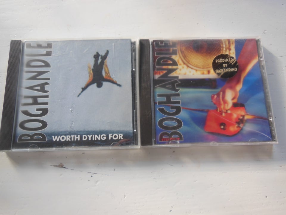 BOGHANDLE , 2 STYKS CD: STep on it & Worth Dying for, rock – dba 