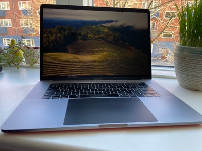 MacBook Pro, 15" Space gray 2018, 16GB, 512GB.