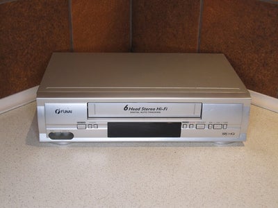 VHS videomaskine, Funai, 31A-850, Perfekt, 
- ALU-farvet,
- Fin stand !
- 6 head,
- HiFi stereo,
- S