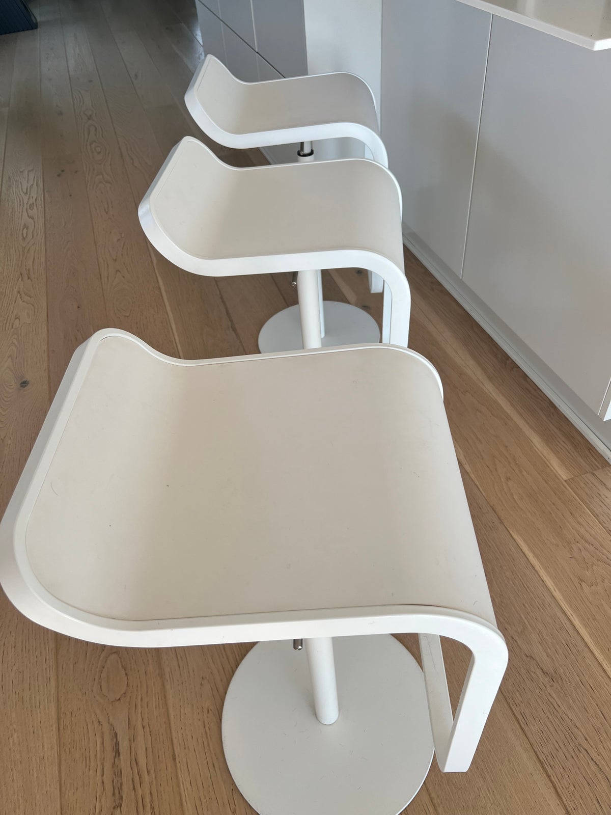 Anden arkitekt, Lapalma barstole, Hvid barstol x 3