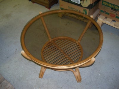 Glasbord, bambusflet, b: 75 l: 75 h: 50, Flot sofabord med glasplade på stel af bambus.
Bordet er i 