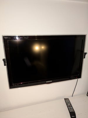 LED, Samsung, UE32C4005PWXXE, 32", God, Fjernbetjening og vægophæng fra HomeIT medfølger